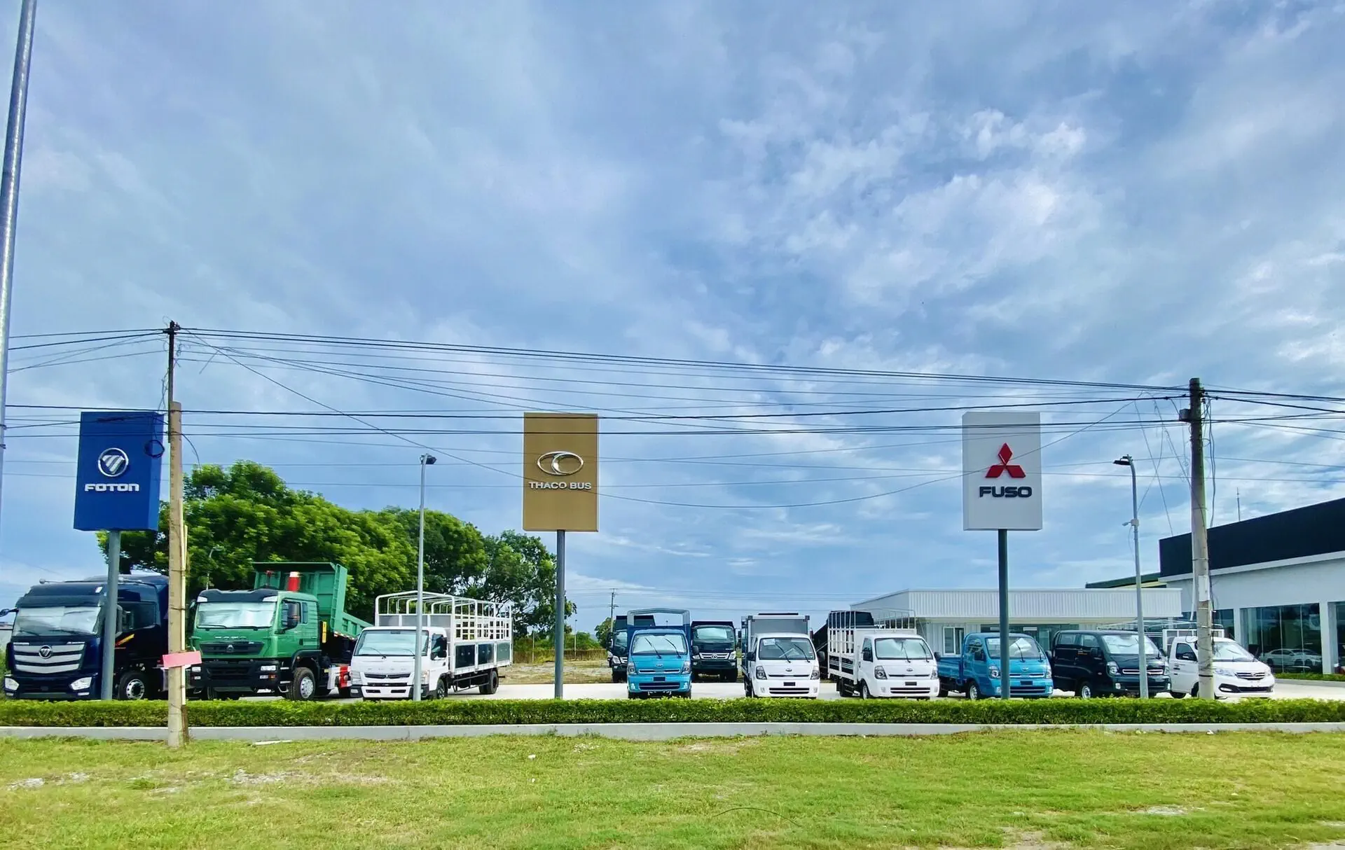 KHU TRƯNG BÀY TẢI BUS HÀM THUẬN NAM