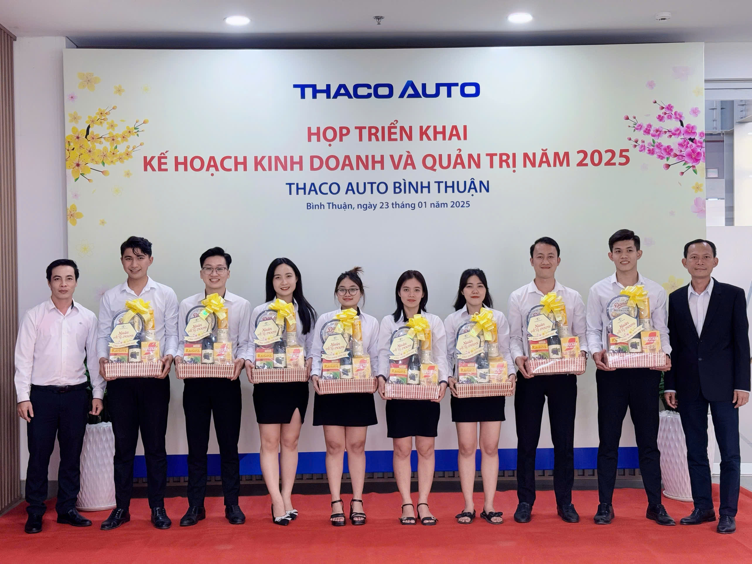 THACO AUTO Bình Thuận “trao yêu thương” đến CBNV nhân dịp Xuân Ất Tỵ 2025